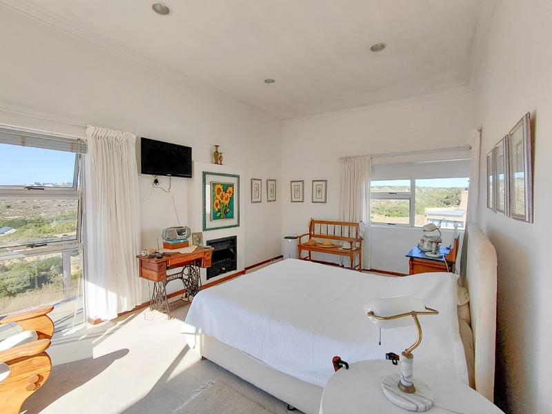 5 Bedroom Property for Sale in Stilbaai Wes Western Cape